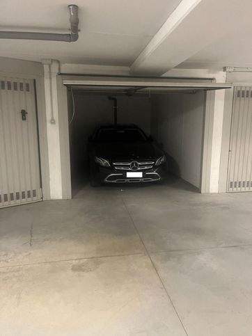 Box/posto auto in residenziale in Via Sabotino 1