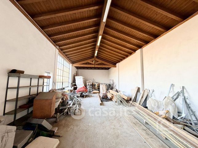 Capannone in commerciale in Strada della Carletta 25