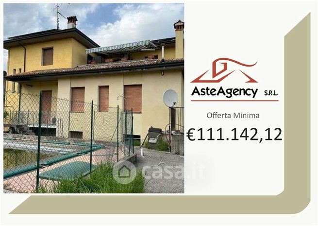 Appartamento in residenziale in Via I. Nievo 18