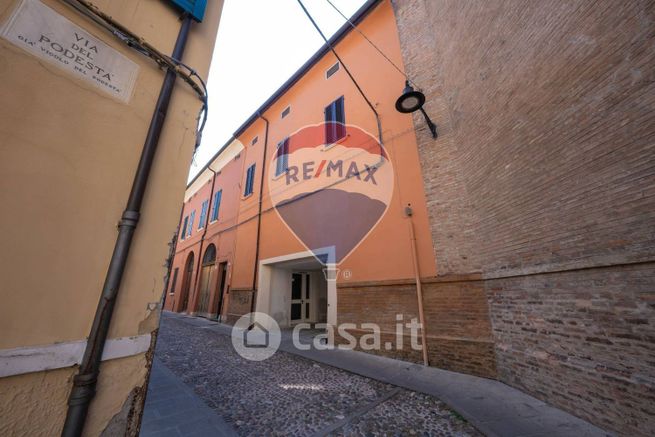 Box/posto auto in residenziale in Via del Turco 12 A