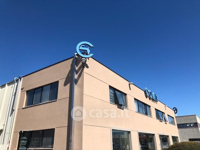 Ufficio in commerciale in Via Birmania