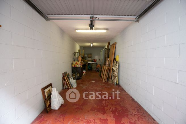 Garage/posto auto in residenziale in SABOTINO 54