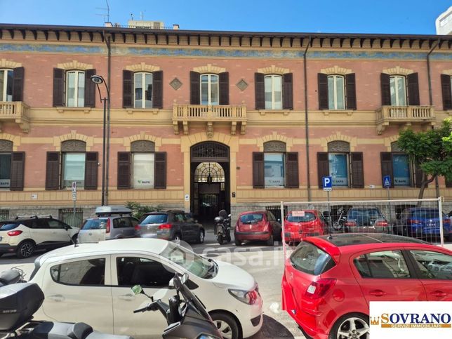 Ufficio in commerciale in 
