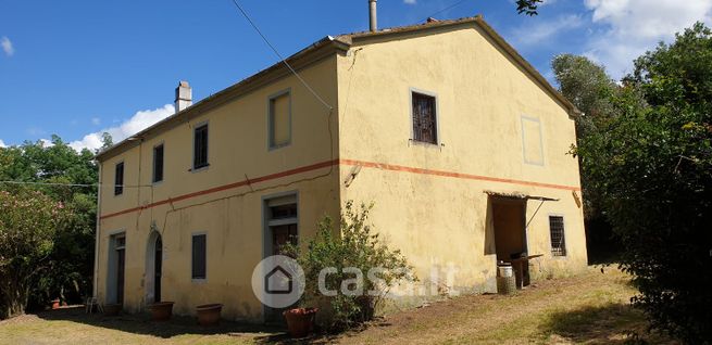 Casa indipendente in residenziale in 