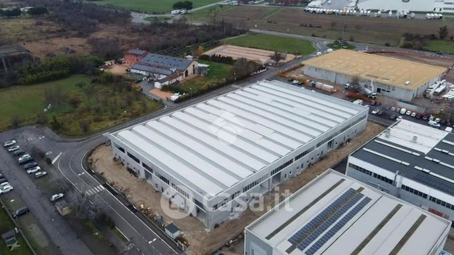 Capannone in commerciale in Via Pitagora