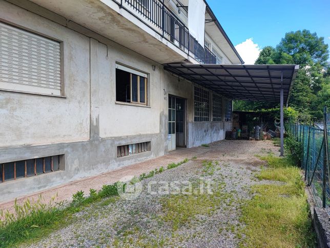 Capannone in commerciale in Via Vercelli