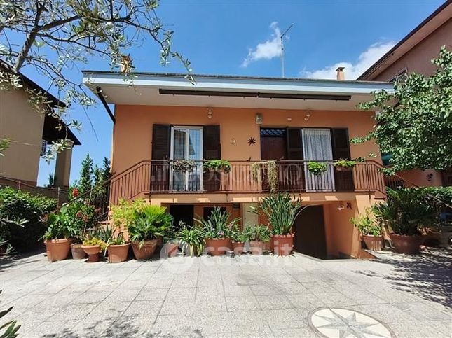 Casa indipendente in residenziale in Via Giovanni Pascoli