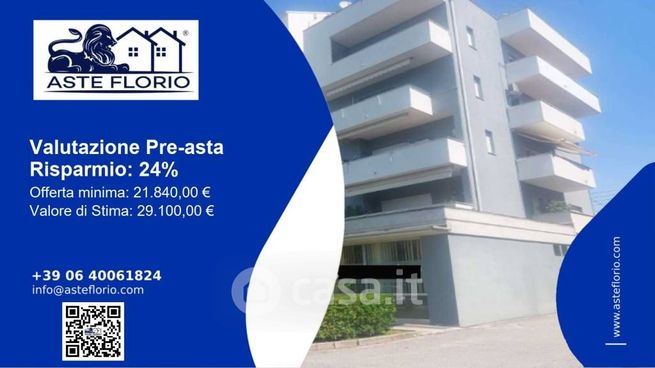 Ufficio in commerciale in Via Auronzo