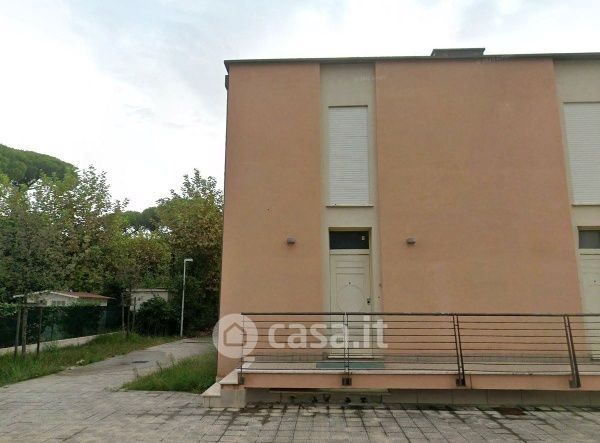 Ufficio in commerciale in Via dei Girasoli 43
