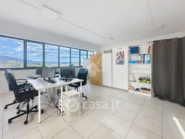 Ufficio in commerciale in Via Giuseppe Garibaldi 108