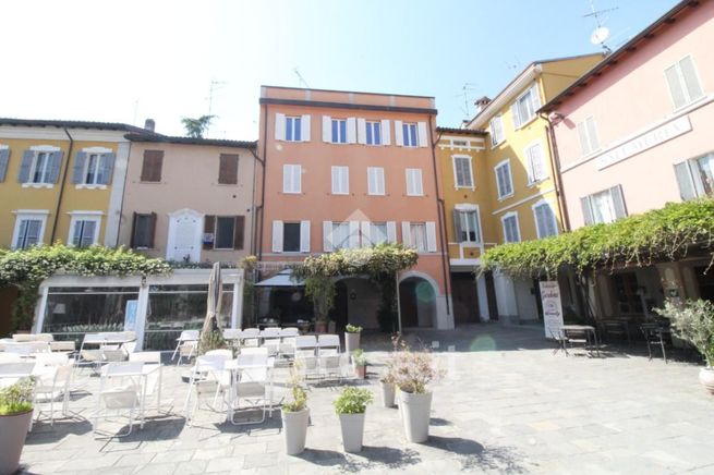Appartamento in residenziale in Via C. Leoni 3