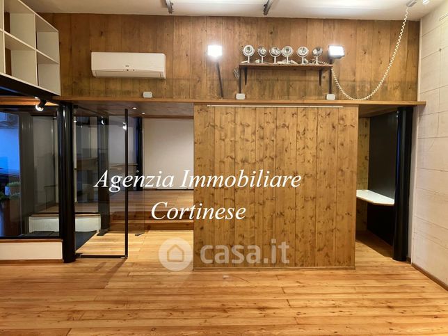 Ufficio in commerciale in Via Jacheto
