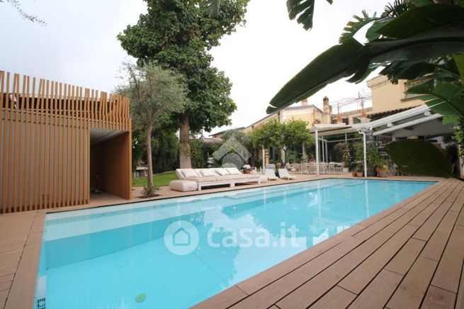 Villa in residenziale in Via Acicastello