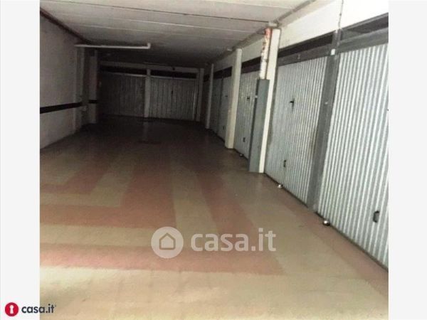 Garage/posto auto in residenziale in Via Luigi Arbib Pascucci 12