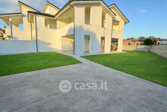 Casa bi/trifamiliare in residenziale in Via Giuseppe Bonito 81