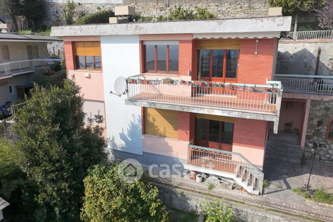 Casa bi/trifamiliare in residenziale in Via Domenico Chiodo
