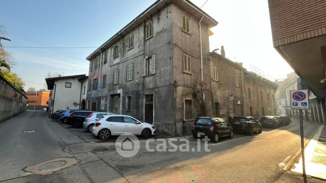 Casa indipendente in residenziale in Via Santi Aimo e Vermondo 36