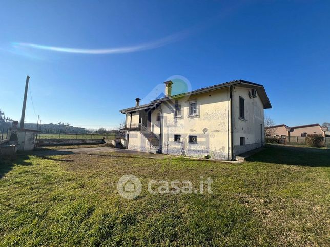 Casa indipendente in residenziale in Via Sandro Pertini