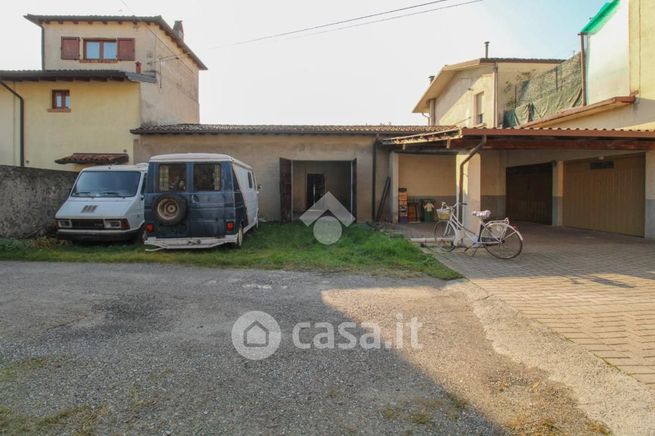 Capannone in commerciale in Via Gian Battista Guarneri 21