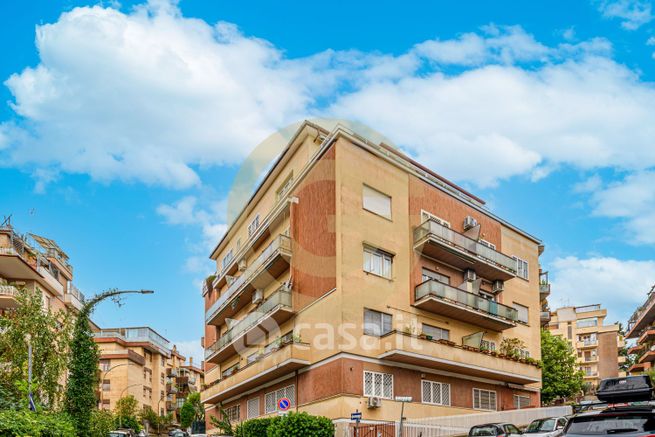 Appartamento in residenziale in Via Vittorio Polacco