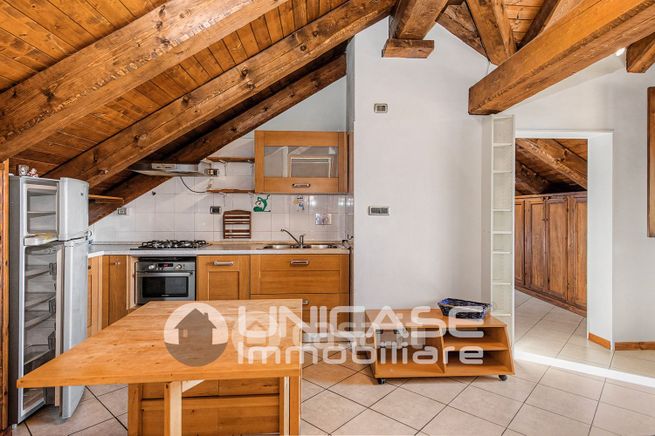 Attico/mansarda in residenziale in Via Pralafera 26