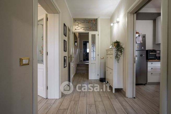 Casa bi/trifamiliare in residenziale in 