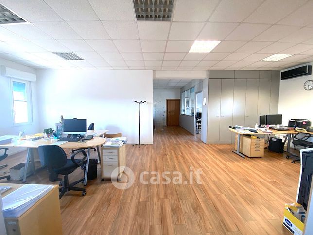 Ufficio in commerciale in Via Romagna