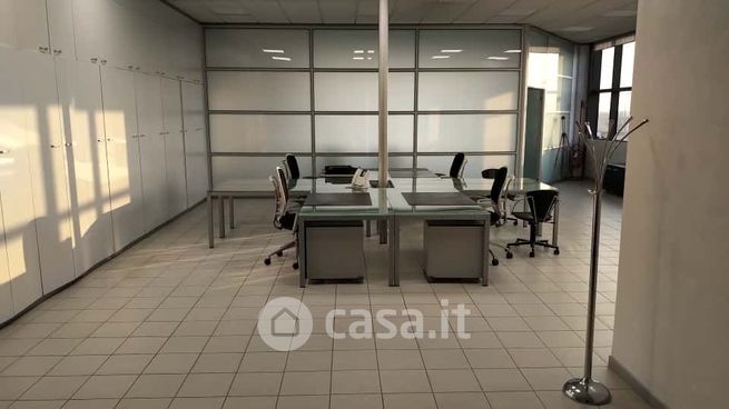Ufficio in commerciale in Via Eduardo De Filippo 80