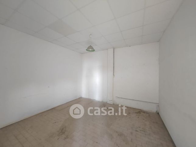 Capannone in commerciale in Via Genova
