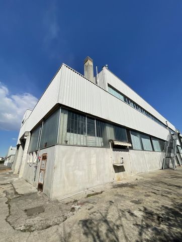 Capannone in commerciale in Via Parma 37