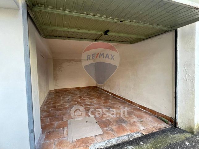 Garage/posto auto in residenziale in Via Liberta 7 C