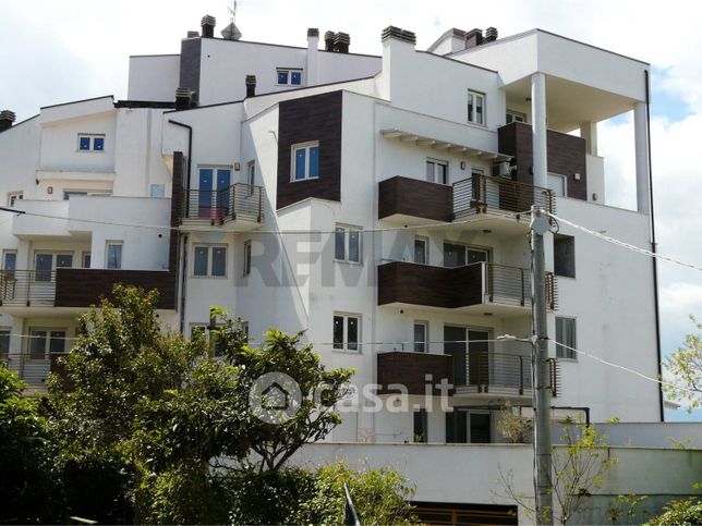 Appartamento in residenziale in Via Arniense 42