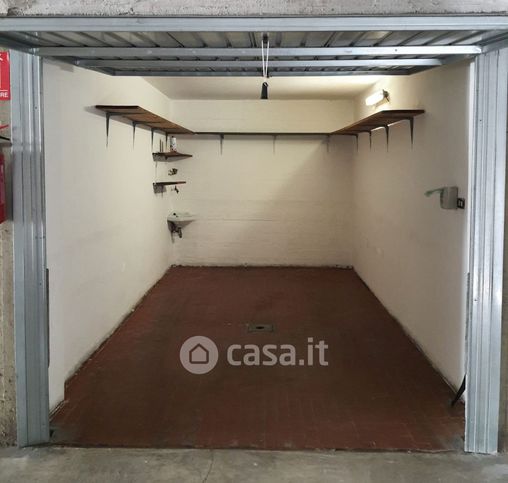 Box/posto auto in residenziale in Via Filippo Turati