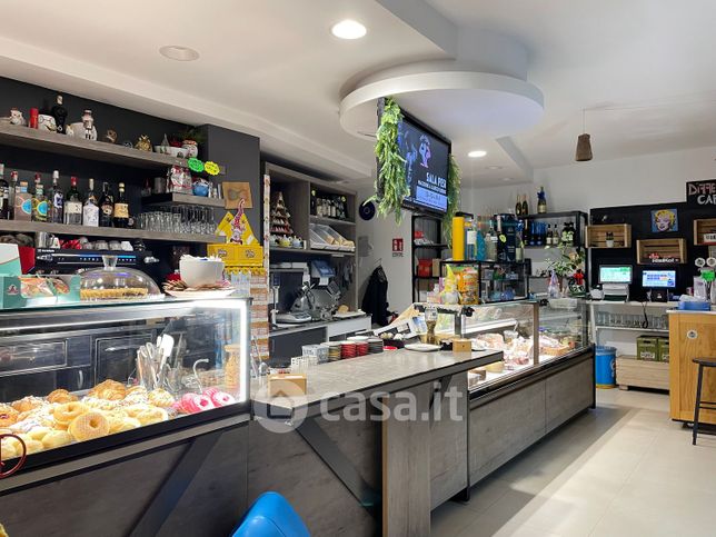 Attivitã /licenza (con o senza mura) in commerciale in Via Edoardo Scarfoglio