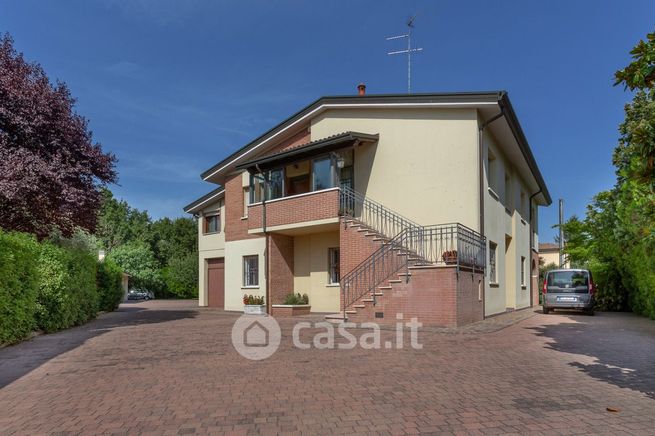 Casa bi/trifamiliare in residenziale in Via Comacchio