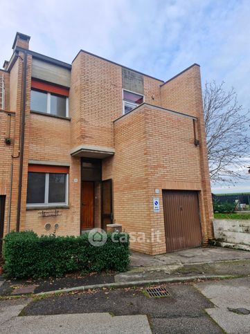 Villetta a schiera in residenziale in Via dello Storione