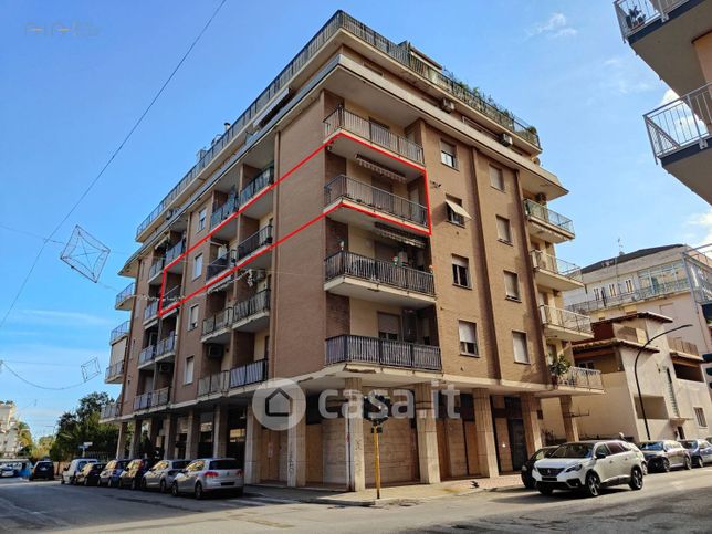 Appartamento in residenziale in Via Parini 46