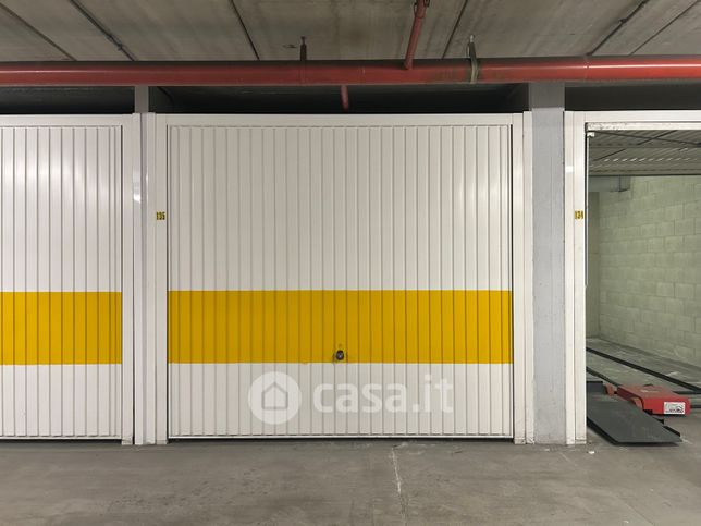 Garage/posto auto in residenziale in Viale Luigi Majno 33