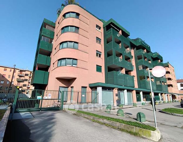 Box/posto auto in residenziale in Via Giuseppe Ferrari 6