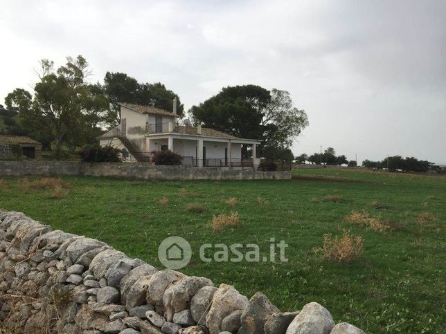 Villa in residenziale in Strada Senza Nome 72SP 72