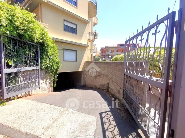 Box/posto auto in residenziale in Via Simeto 19