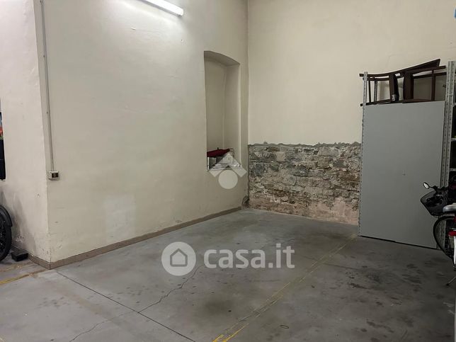 Box/posto auto in residenziale in Via Francesco Crispi 11