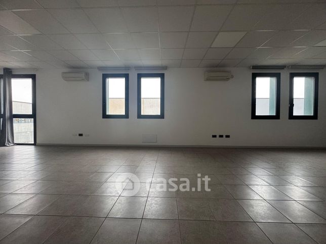 Ufficio in commerciale in Via G. B. Brunelli