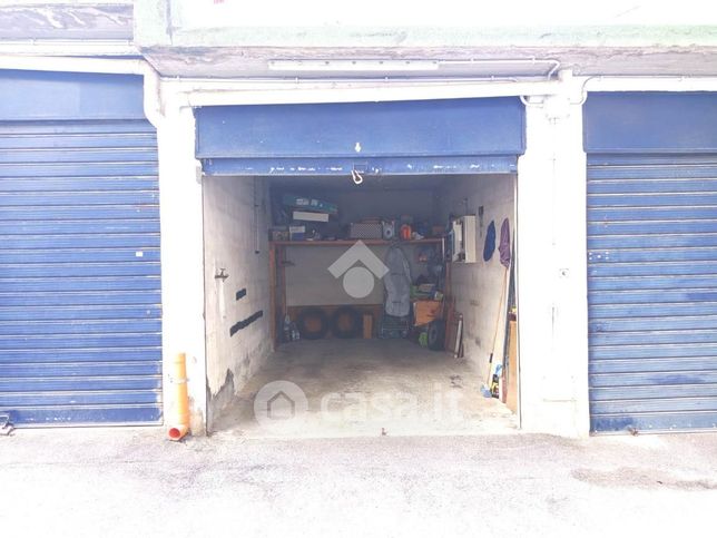 Box/posto auto in residenziale in Via Luigi Zancla 7