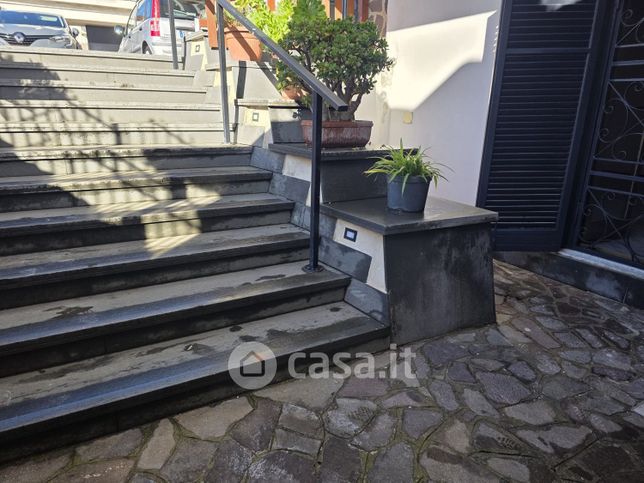 Appartamento in residenziale in Via Domitiana 20