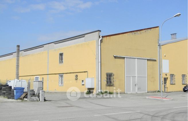 Capannone in commerciale in Via Marzabotto 80