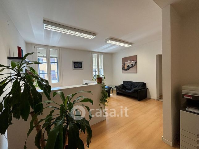 Ufficio in commerciale in Via Roma