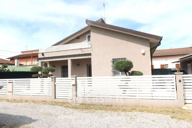 Villa in residenziale in Via Matellica