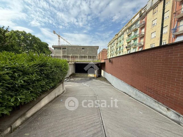 Box/posto auto in residenziale in Via Sempione 174