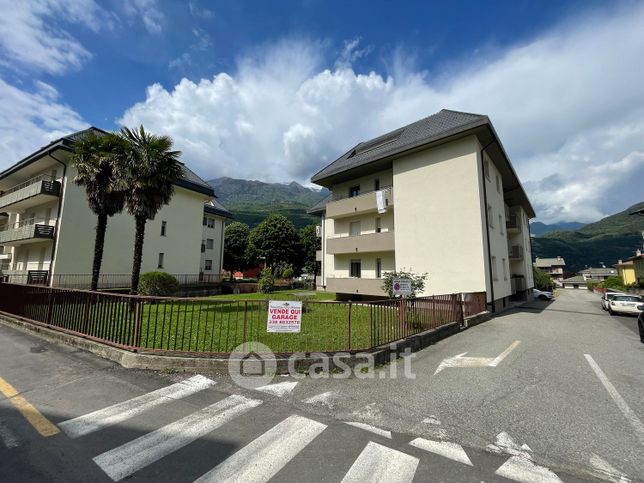Box/posto auto in residenziale in Viale Stelvio 105